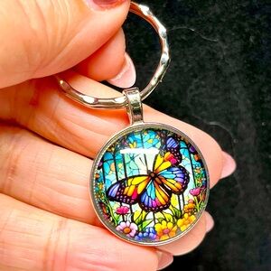 2/22 🦋Cute butterfly keychain -NWT